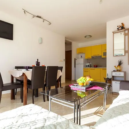 Pleasant On The Croatian Islands Amid The Sea Apartman *