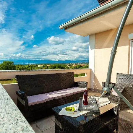 Pleasant On The Croatian Islands Amid The Sea Apartman