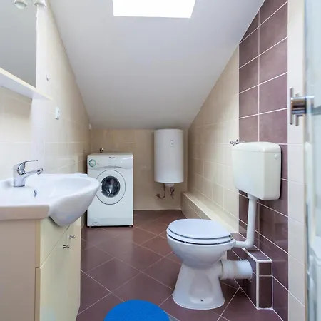 Pleasant On The Croatian Islands Amid The Sea Apartman